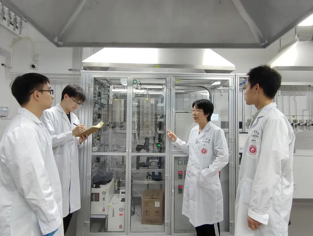 【每月名师】精益求精育英才，科教赋能兴八桂——记英国威廉集团官网教授徐晶