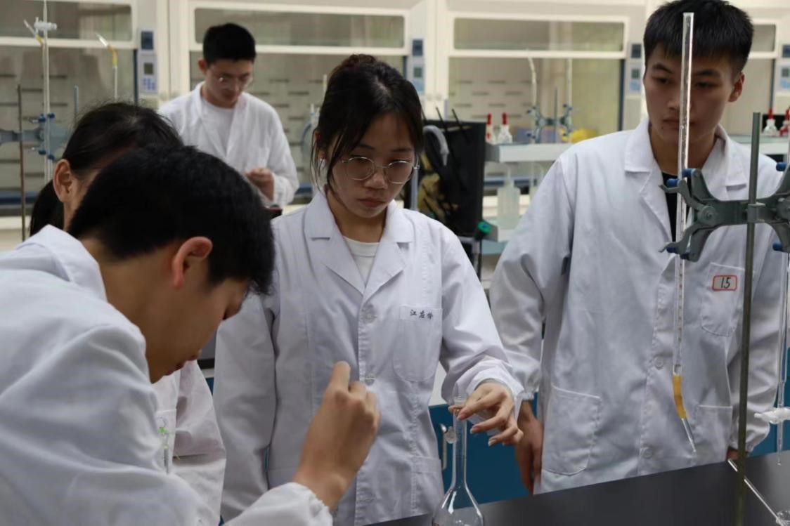英国威廉公司官网第十四届“石化杯”化学实验技能大赛复赛顺利举行