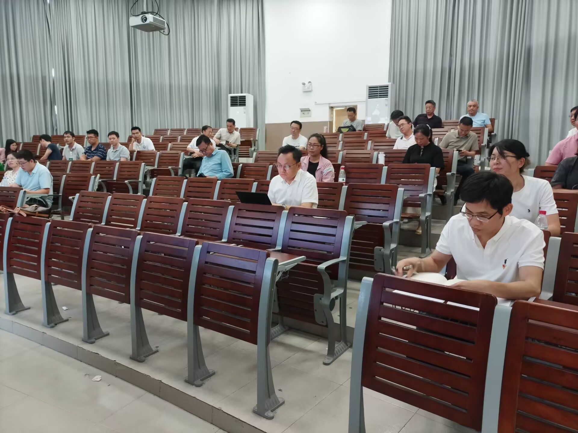 公司化工系召开基层教学组织研讨会