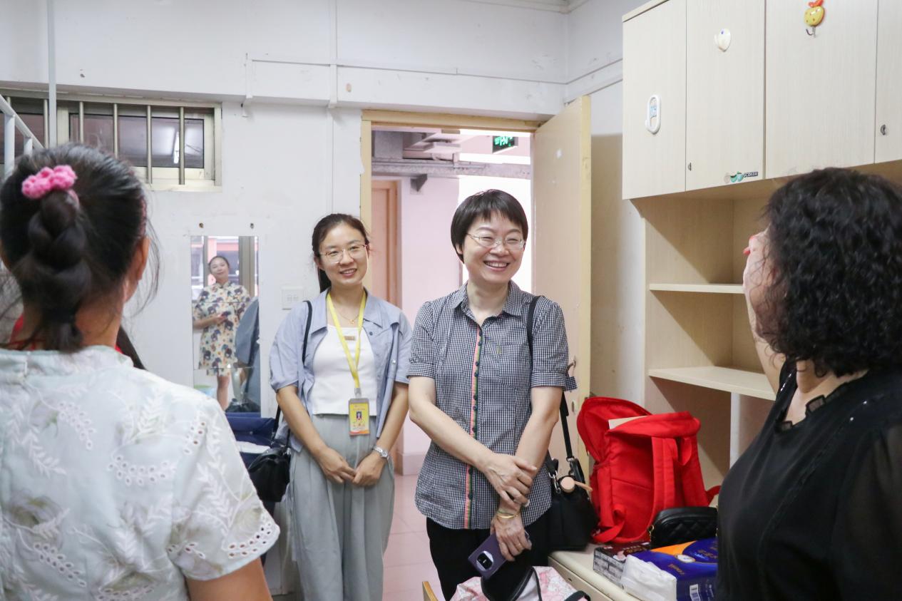 以心暖“新”——公司领导深入宿舍走访慰问24级新生