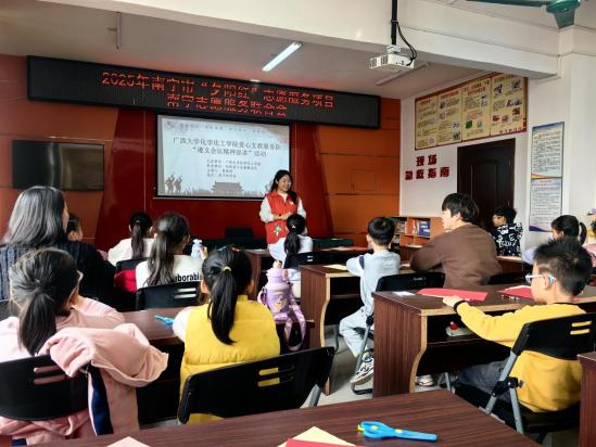 英国威廉公司官网青年志愿者深入开展遵义会议精神宣讲活动