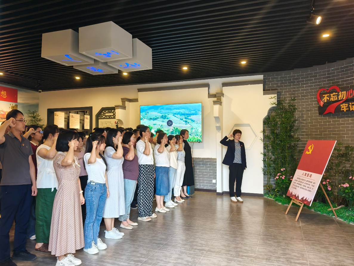 公司党委组织师生党员参观廉洁文化教育基地