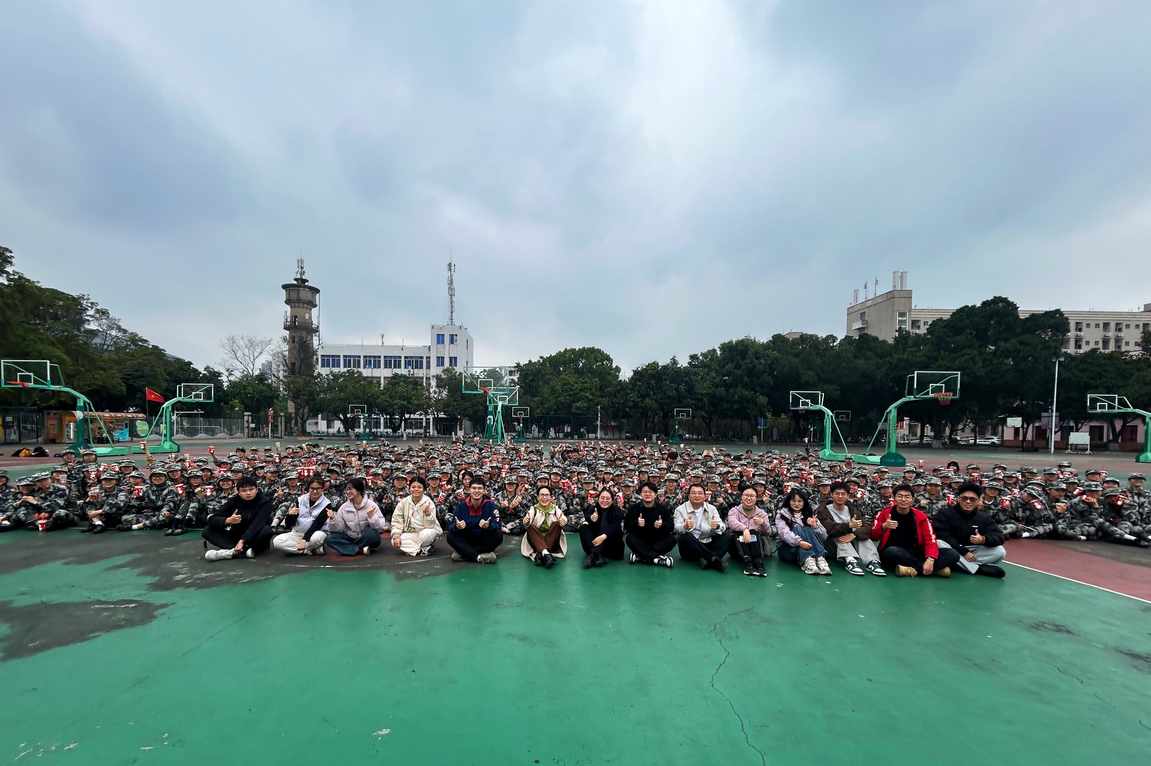 稍息！立正！你的专属暖心关怀已到位~