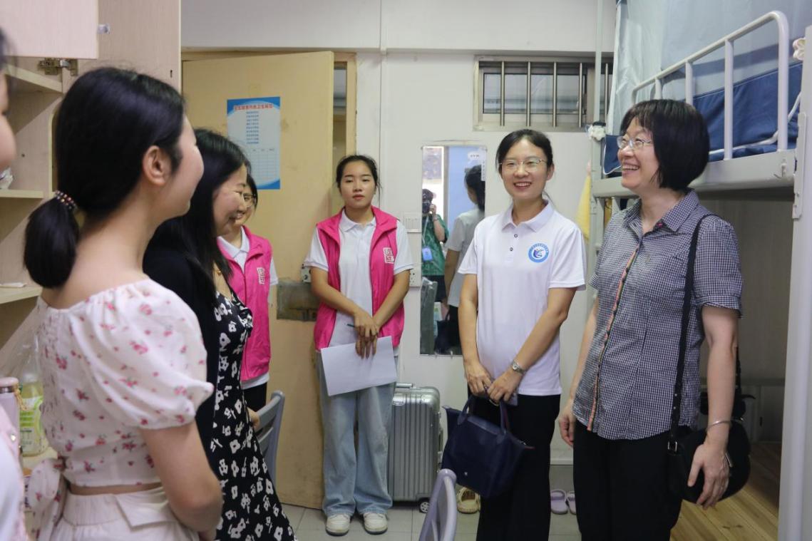 聆听化院“新”声——公司领导深入宿舍走访看望2023级新生