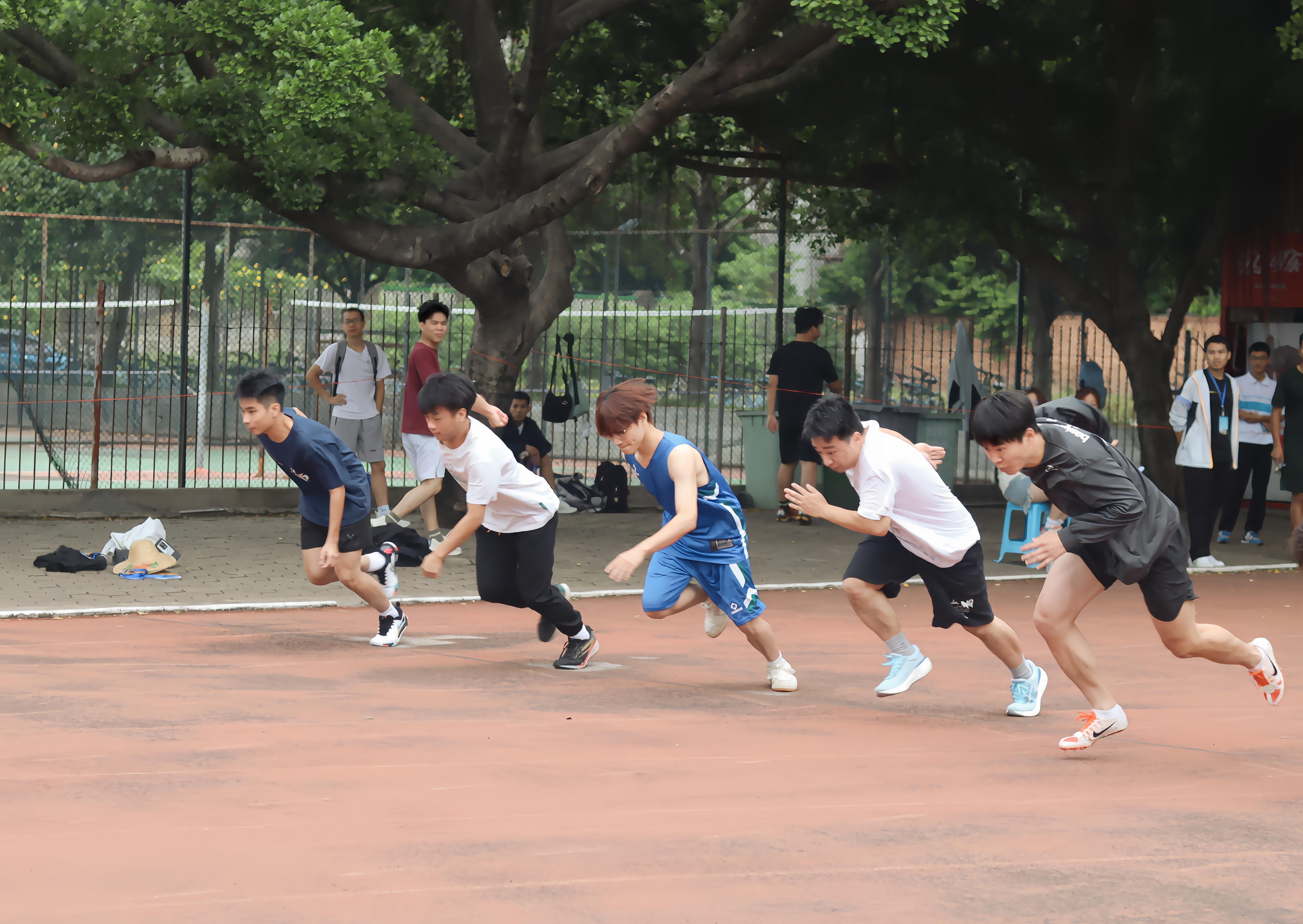 追逐热血人生 不负年轻本能 ----- 英国威廉集团官网第24届运动会顺利举行