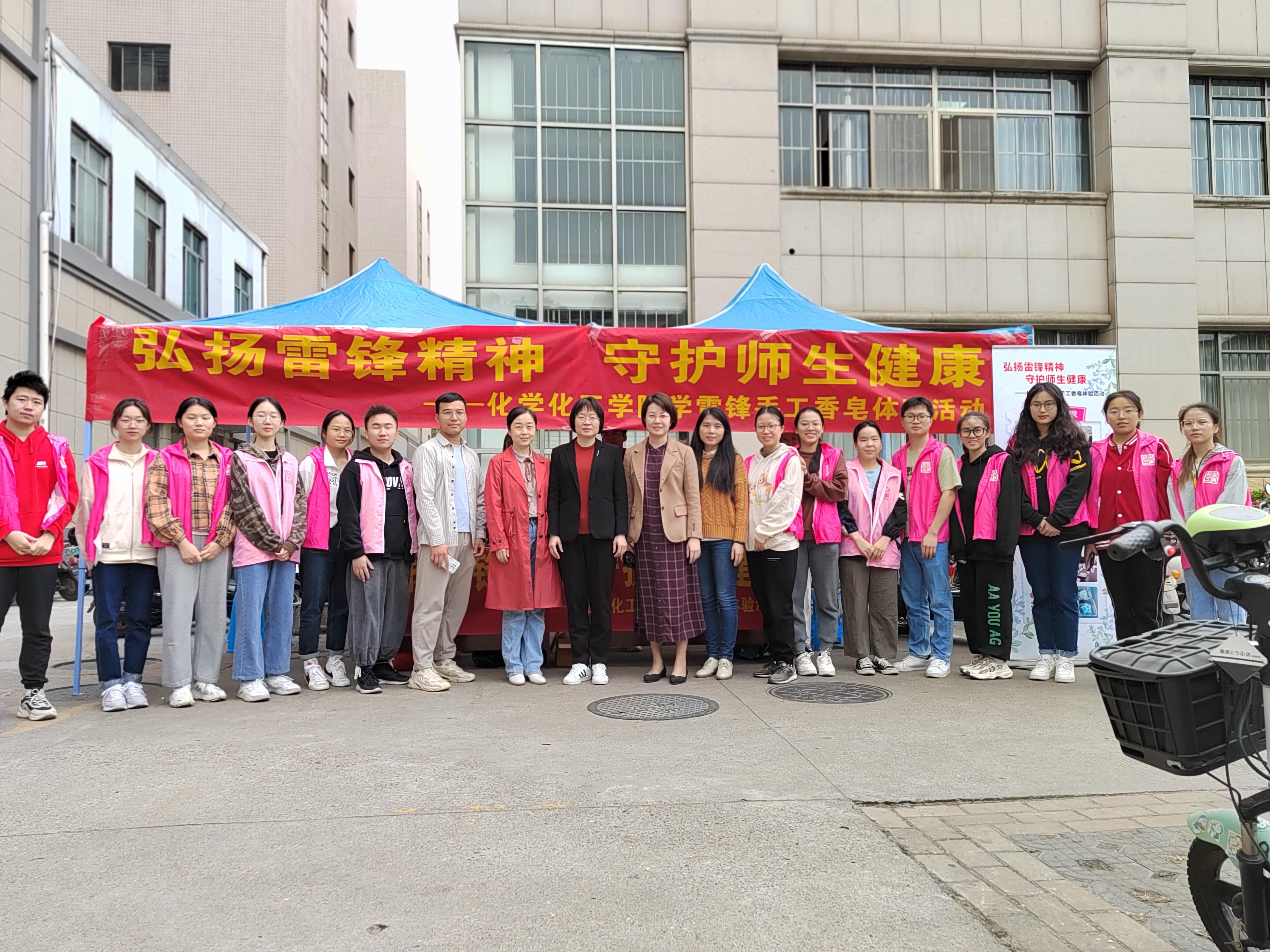 弘扬雷锋精神 守护师生健康：公司开展学雷锋主题活动