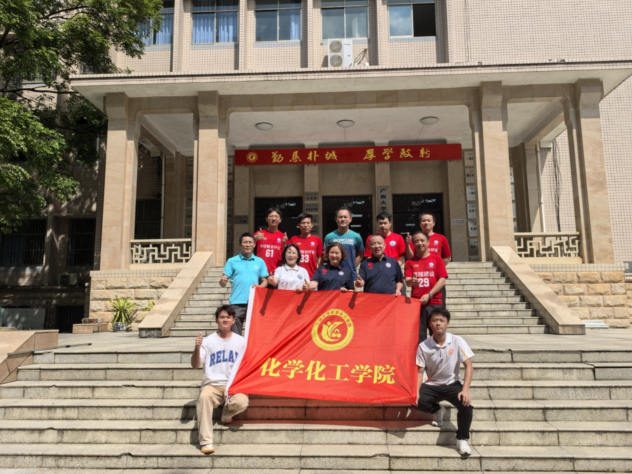 公司举行员工足球队出征座谈会