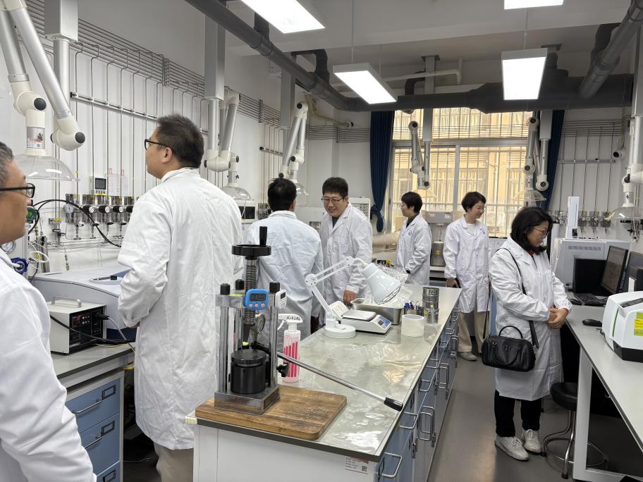 公司开展2024年秋季学期期末实验室安全大检查